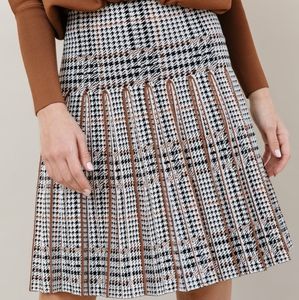 Apparalel Infinity Skirt size M 25" NWT